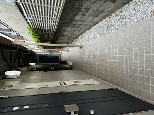 240913_00_建物入り口