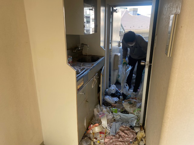 241226_02_キッチン-作業中